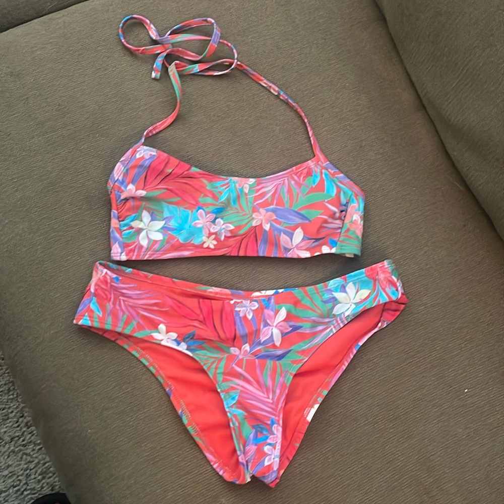 Women’s 2 piece Swimsuit.       S